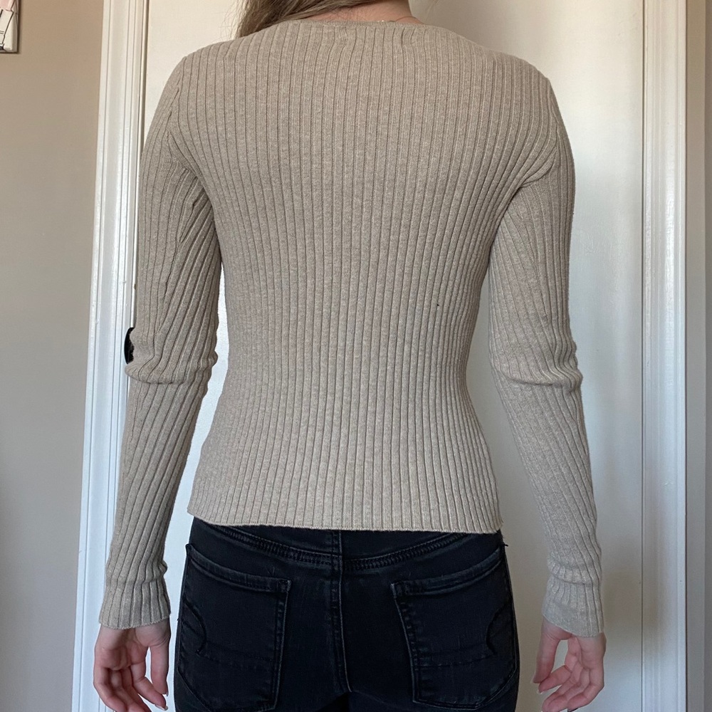 Hollister Sweater - Picture 5 of 5